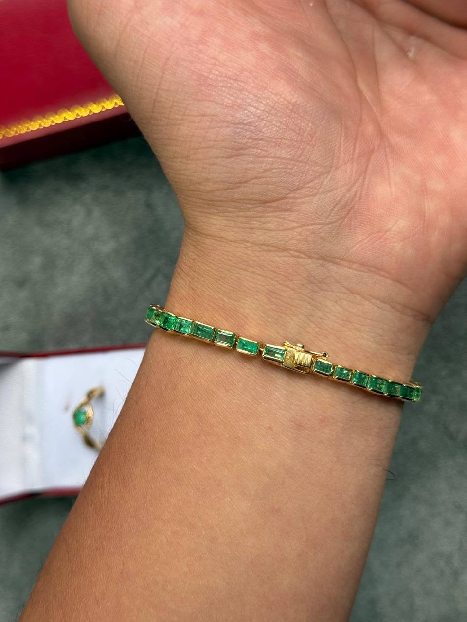 L’Étreinte Émeraude - Gold Emerald Beaded Unisex Bracelet | Luxury Jewelry by Musabella
