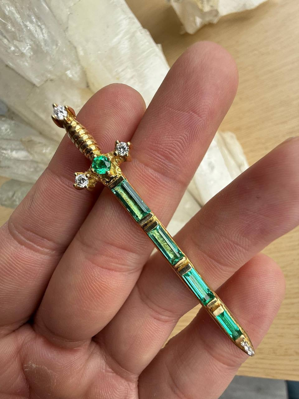 Épée Royale Pendant – Gold and Emerald Sword with Diamond Accents | Musabella